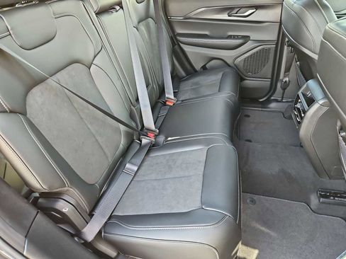 New 2025 Jeep Grand Cherokee Altitude image 20