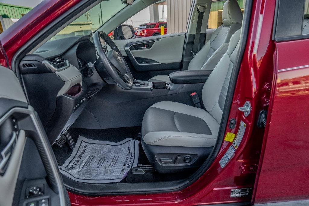 Used 2019 Toyota RAV4 Limited AWD/4WD image 13