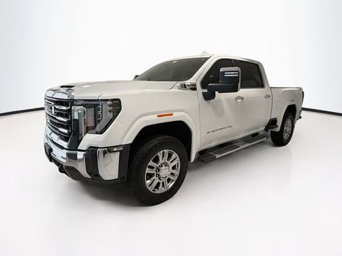 Used 2025 GMC Sierra 2500 SLT AWD/4WD image 3