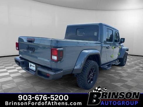Used 2025 Jeep Gladiator Sport AWD/4WD image 5