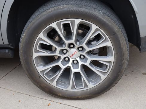 Used 2025 GMC Yukon Denali w/ Sun & Power Step Package RWD image 31