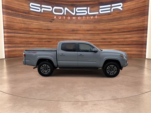Used 2020 Toyota Tacoma TRD Sport w/ Technology Package image 7