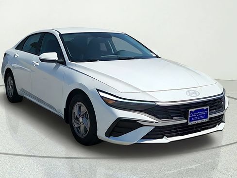 Certified 2026 Hyundai Elantra SE FWD image 1