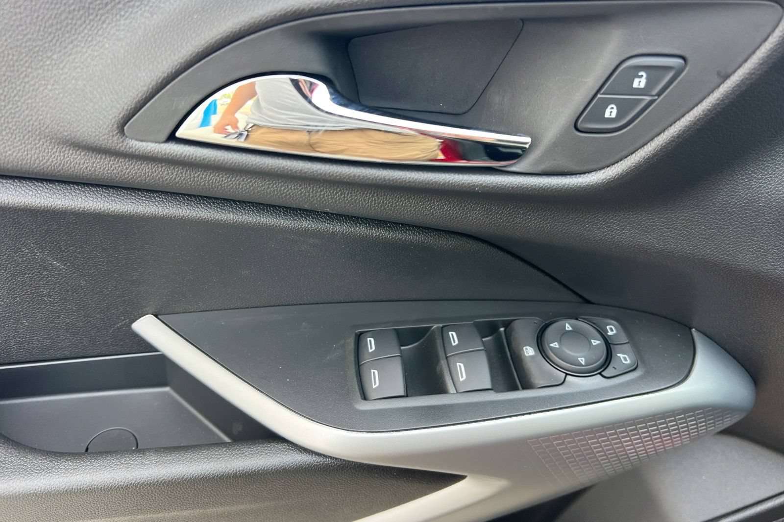 New 2026 Chevrolet Trax LS w/ LS Convenience Package FWD image 8