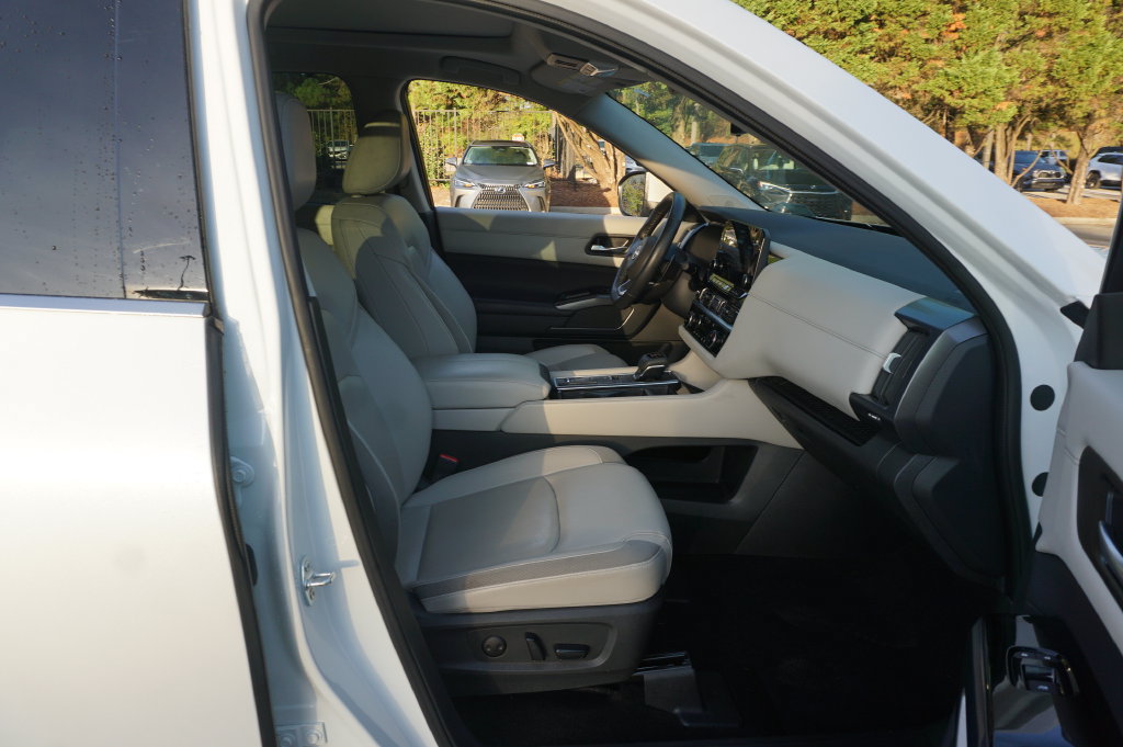 Used 2024 Nissan Pathfinder SL w/ SL Premium Package FWD image 19