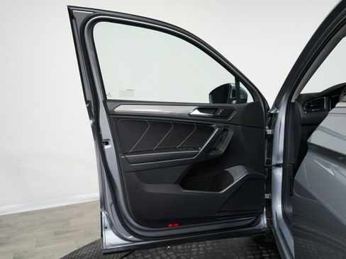 Used 2023 Volkswagen Tiguan SE w/ Panoramic Sunroof Package AWD/4WD image 10