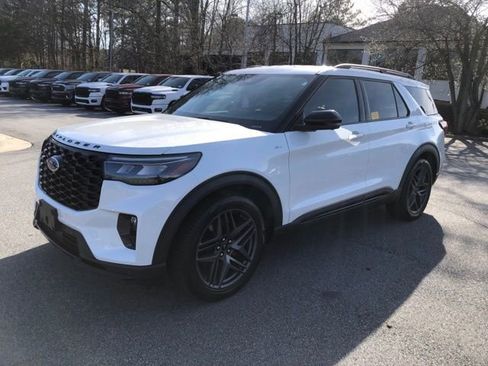 Used 2025 Ford Explorer ST-Line w/ Premium Package image 7