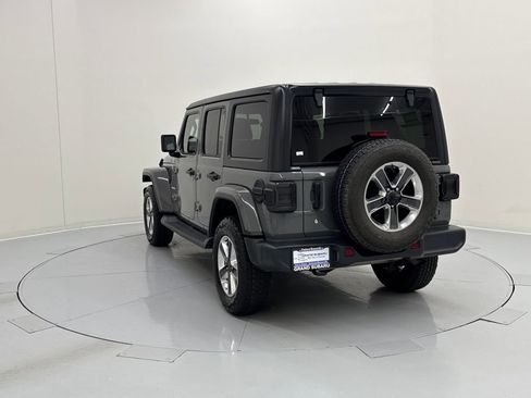 Used 2018 Jeep Wrangler Unlimited Sahara w/ Cold Weather Group AWD/4WD image 3