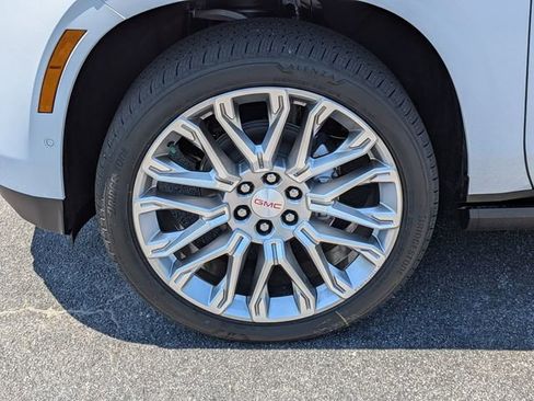 New 2026 GMC Yukon XL Denali AWD/4WD image 9