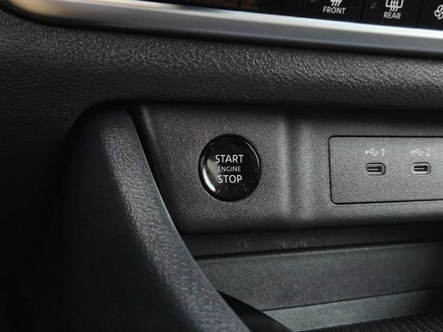Used 2025 Nissan Rogue SV FWD image 17