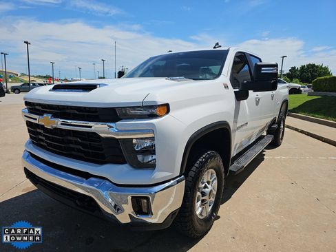 Used 2025 Chevrolet Silverado 2500 LT w/ Convenience Package AWD/4WD image 9