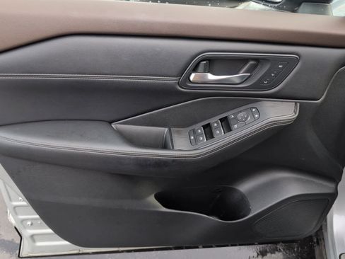 Used 2023 Nissan Rogue SL w/ SL Premium Package image 12