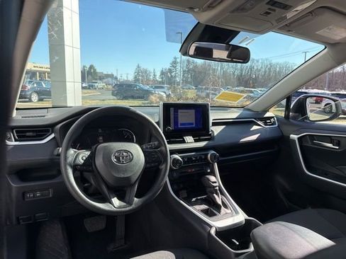 Used 2025 Toyota RAV4 XLE image 26