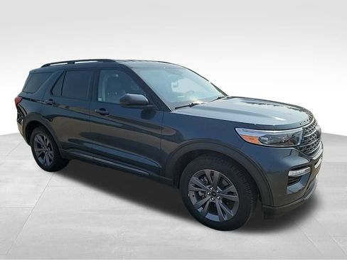 Used 2022 Ford Explorer XLT w/ Equipment Group 202A AWD/4WD image 4