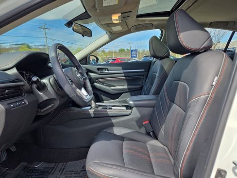 Used 2023 Nissan Altima 2.5 SR w/ SR Premium Package AWD/4WD image 14