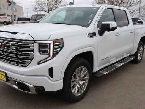 Used 2024 GMC Sierra 1500 Denali w/ Technology Package AWD/4WD image 3