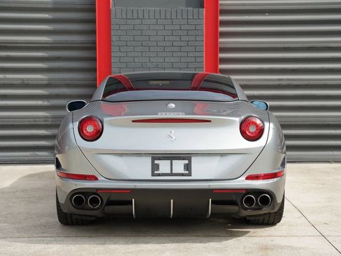 Used 2016 Ferrari California T RWD image 8