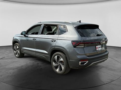 Used 2025 Volkswagen Taos SE AWD/4WD image 7