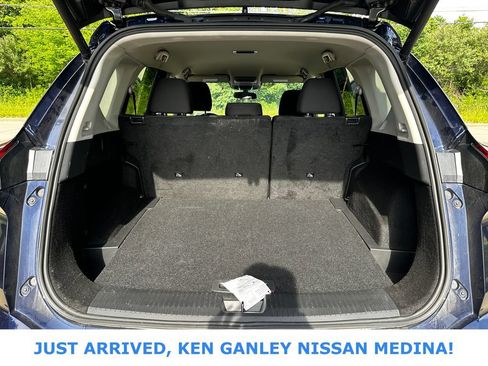 Certified 2025 Nissan Rogue SV AWD/4WD image 17