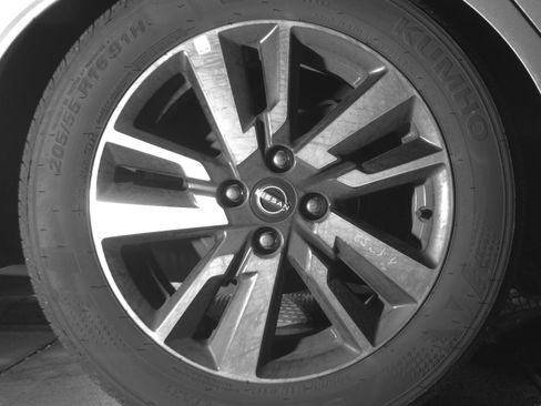 Used 2025 Nissan Versa SV image 15