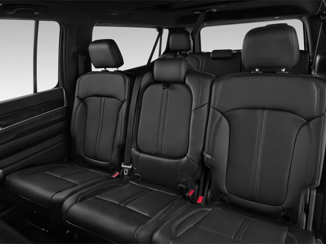 Used 2024 Jeep Wagoneer Series III w/ Premium Group I AWD/4WD image 11