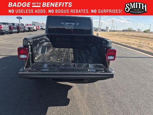 Used 2023 Jeep Gladiator Sport AWD/4WD image 13