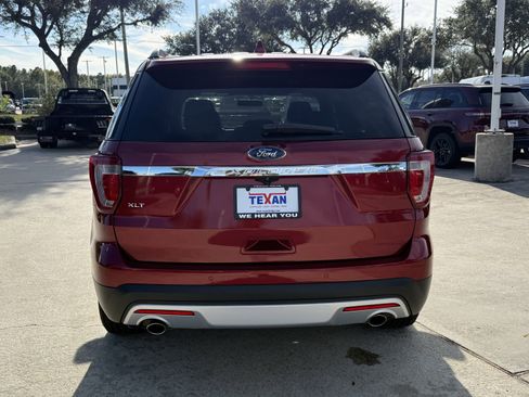 Used 2017 Ford Explorer XLT image 6