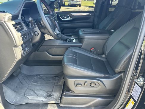 Used 2024 Chevrolet Suburban RST w/ Luxury Package AWD/4WD image 9
