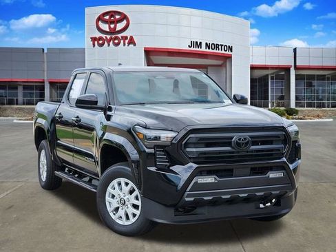 Used 2025 Toyota Tacoma SR5 image 1