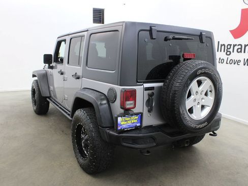 Used 2017 Jeep Wrangler Unlimited Rubicon AWD/4WD image 3