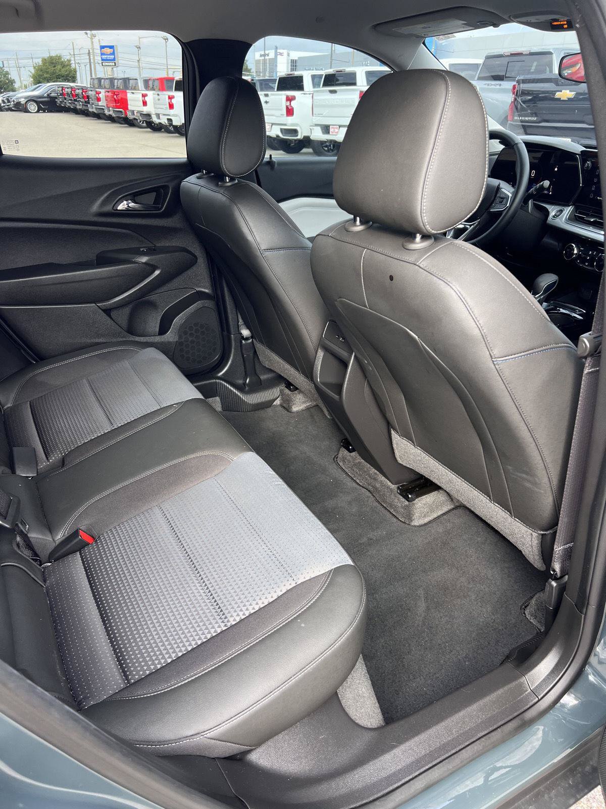Used 2025 Chevrolet Trax LT w/ Driver Confidence Package FWD image 19