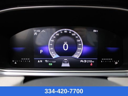 Certified 2025 Volkswagen Taos SE w/ Panoramic Sunroof Package image 10