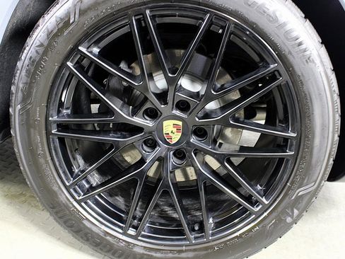 Certified 2024 Porsche Cayenne Coupe image 12