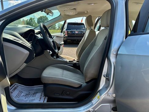 Used 2016 Ford Focus SE w/ SE Power Seat Package image 16