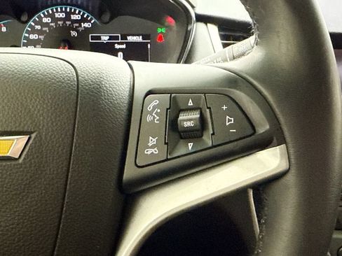 Used 2022 Chevrolet Trax LT w/ LT Convenience Package AWD/4WD image 12