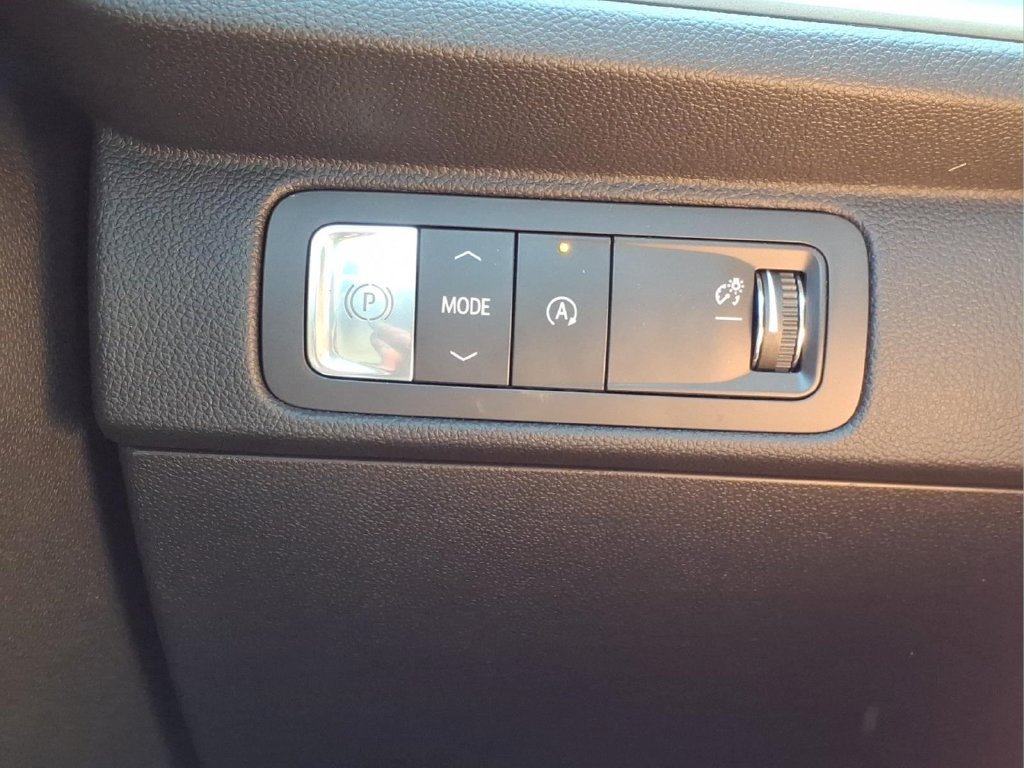 Certified 2025 Chevrolet Traverse LT FWD image 4
