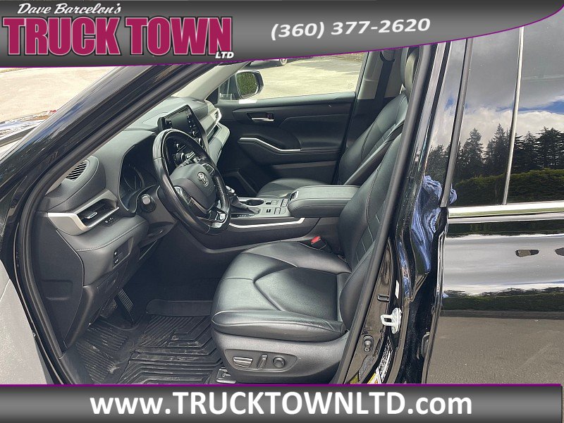 Used 2021 Toyota Highlander XLE AWD/4WD image 9