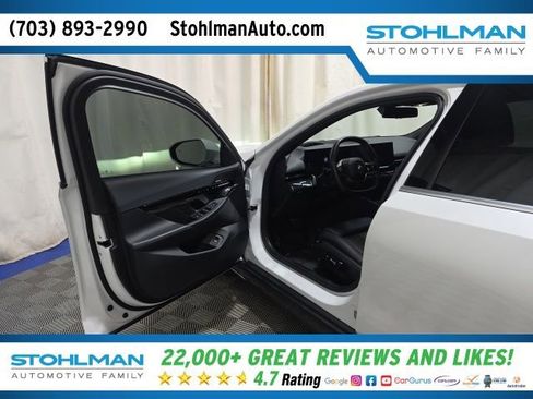 Used 2024 BMW 530i xDrive w/ Premium Package image 11