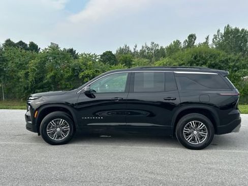 Used 2025 Chevrolet Traverse LT w/ Driver Confidence Package AWD/4WD image 6