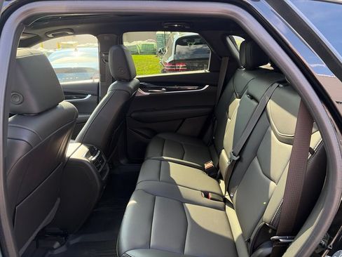 Used 2025 Cadillac XT5 Premium Luxury w/ Technology Package AWD/4WD image 19