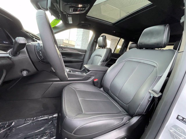 Used 2026 Jeep Grand Cherokee Limited AWD/4WD image 12