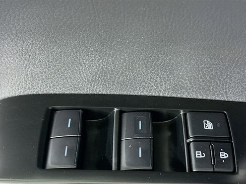 Used 2025 Toyota Camry SE image 14