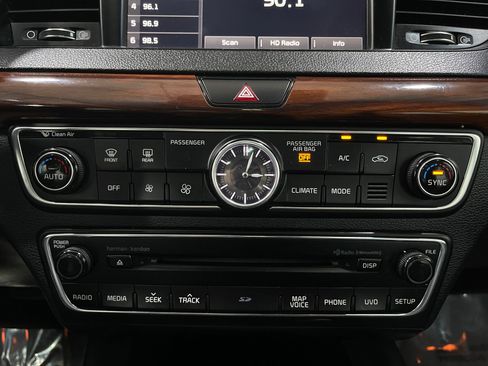 Used 2018 Kia Cadenza Technology image 25