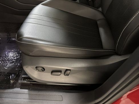 Certified 2023 Volkswagen Tiguan SE w/ Panoramic Sunroof Package FWD image 16