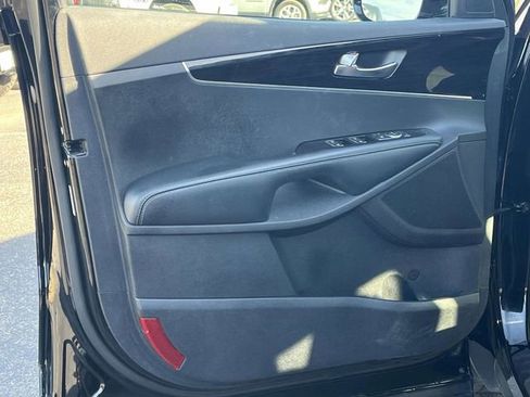 Used 2019 Kia Sorento LX image 14