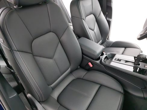 Certified 2026 Porsche Macan AWD/4WD image 12