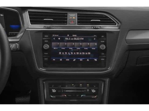 Used 2022 Volkswagen Tiguan SE AWD/4WD image 10
