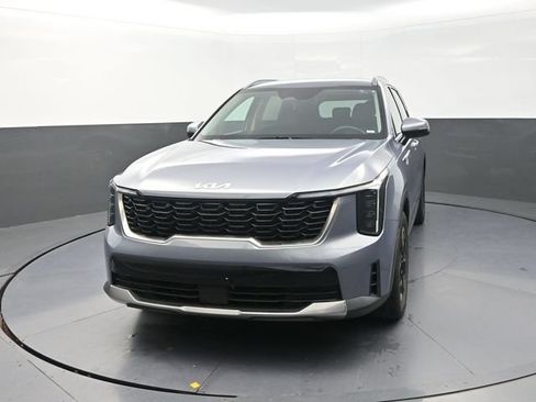 Used 2024 Kia Sorento S FWD image 2