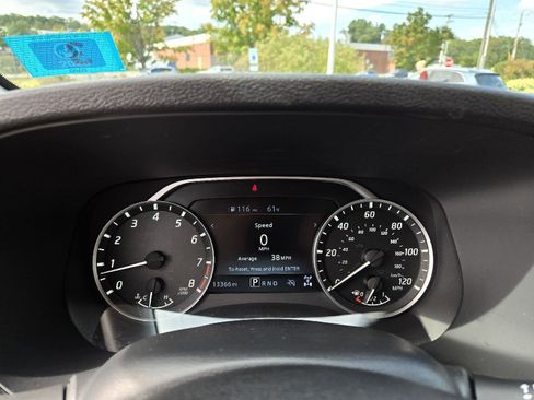 Used 2024 Nissan Frontier SL image 19