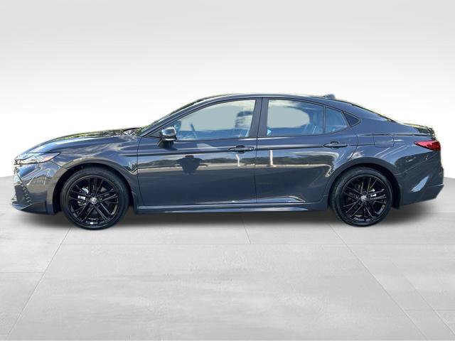 Used 2025 Toyota Camry SE AWD/4WD image 2